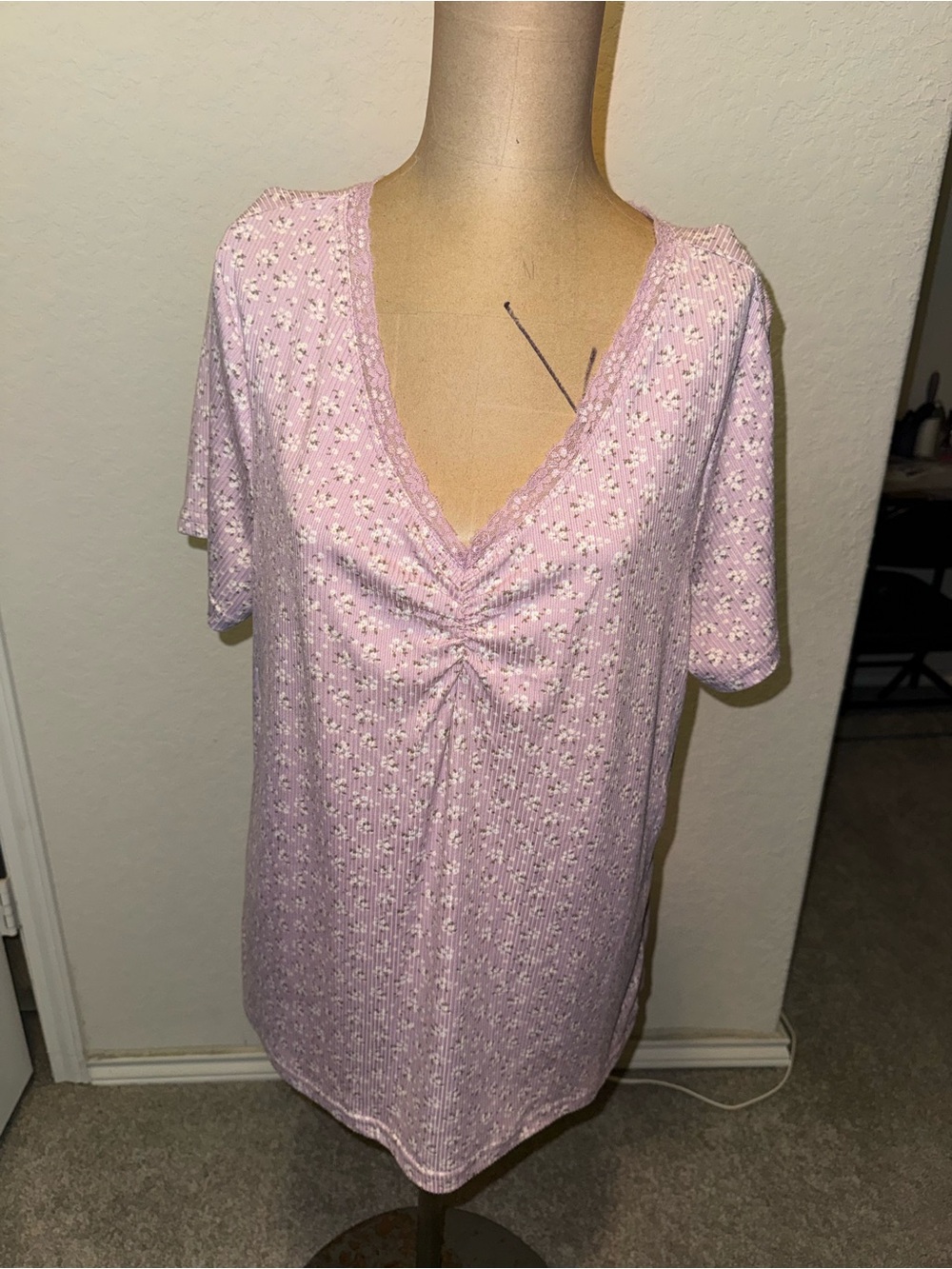 Women's Pink Floral V-Neck Ruched Short Sleeve T-Shirt